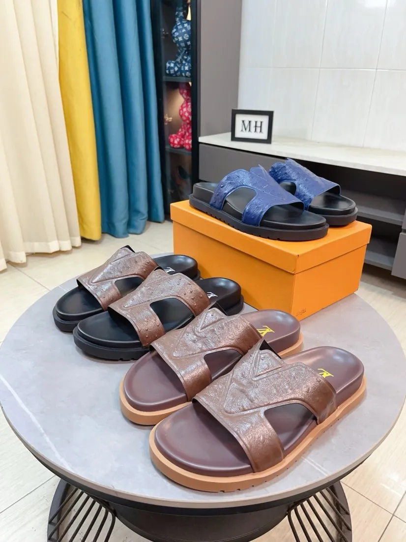 Men's shoes💰300🌹🌹【LV】Multi-color new men's slippers, original top quality version, original special cowhide ostrich embossed➕sheepskin on the inside and sides, non-slip combined sole, more stable walking, more comfortable and lightweight, high-end and generous, size: 38~44
